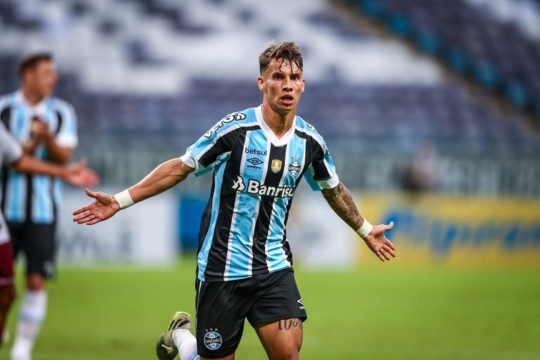 Ferreira agradece Grêmio e abre o coração para torcida: “Tem que ir para o sacrifício”