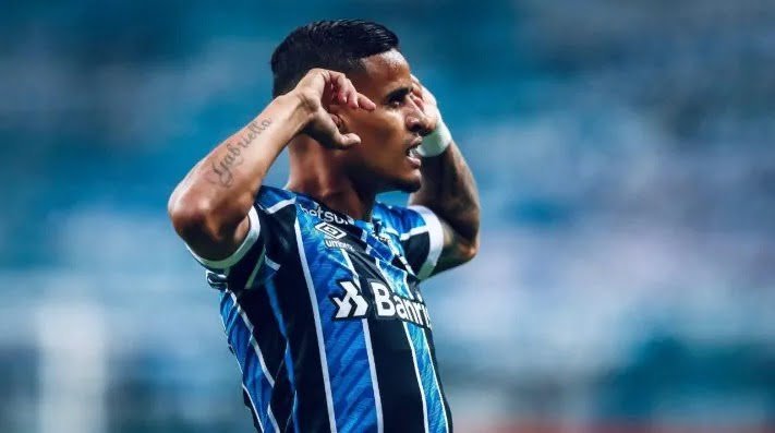 Herrmann é direto e se pronuncia sobre possíveis saídas de Paulo Victor e Everton do Grêmio