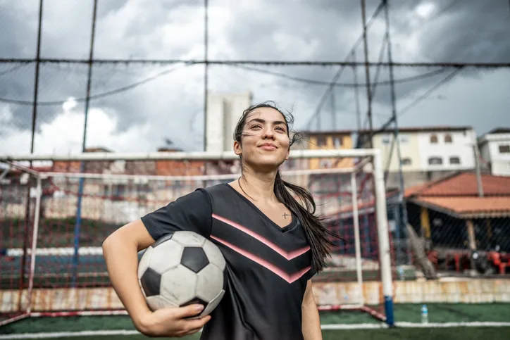 Futebol feminino em ascensão: Mercado global de esportes femininos atingirá marca de US$ 1 bilhão
